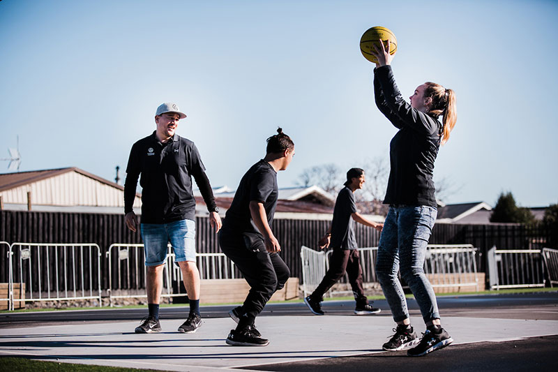 YG_tauira_playing_basketball