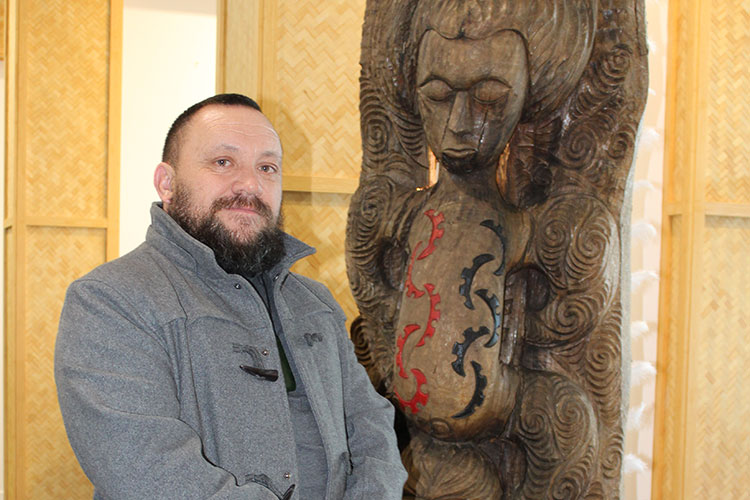 Kaiako: Whakairo - Mike Looker