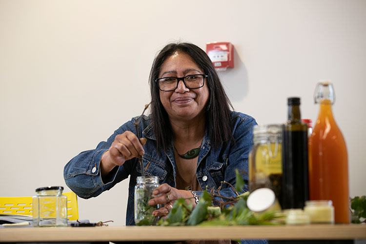 Lyn Waiwiri : Tauira - Rongoā Māori