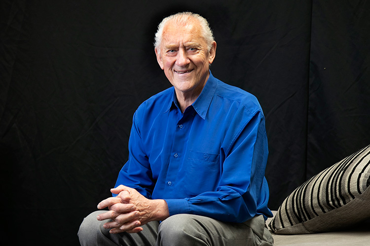 Stephen Hovell: Tauira - Tikanga, Te Reo Māori