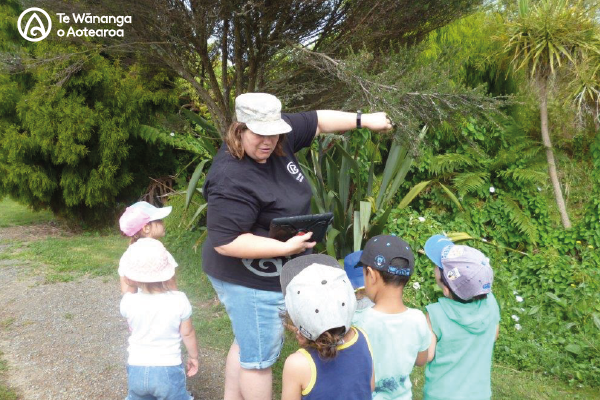  Kim Redshaw and tamariki