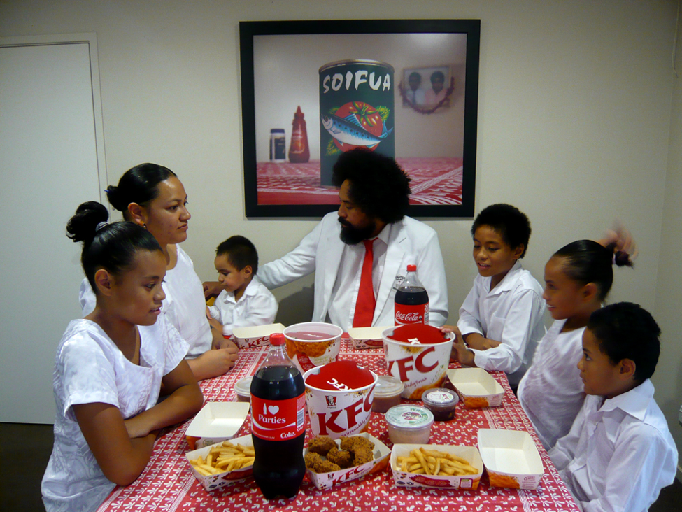  Tauira, artist,  Siliga David Setoga and his Whanau sitting down at a table for a kai. 