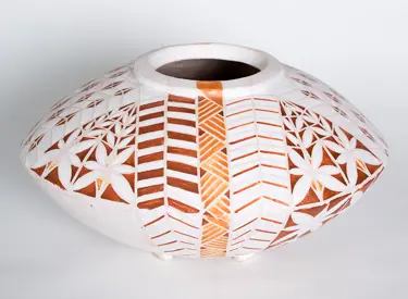 Artist: Colleen Waata Urlich. Iwi: Ngāpuhi ki Kaipara, Te Rarawa. Artwork: Pipiwharauroa Raumati 2009. Material: Uku/ Clay 