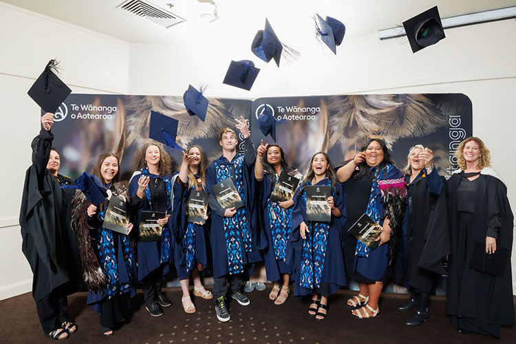 Wāhine overcome challenges to become full-time teachers