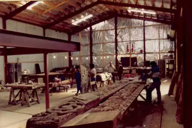 Archival photo of O-Tāwhao whakairo