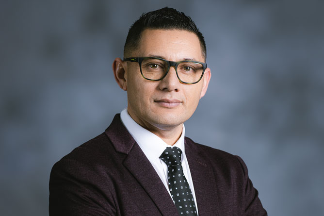  Leon Takimoana, Pouwhakahaere Whanake